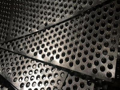 圆孔网安装后防腐蚀维护要点