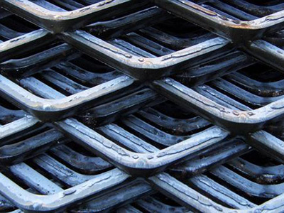 钢架板生产中如何避免焊接变形